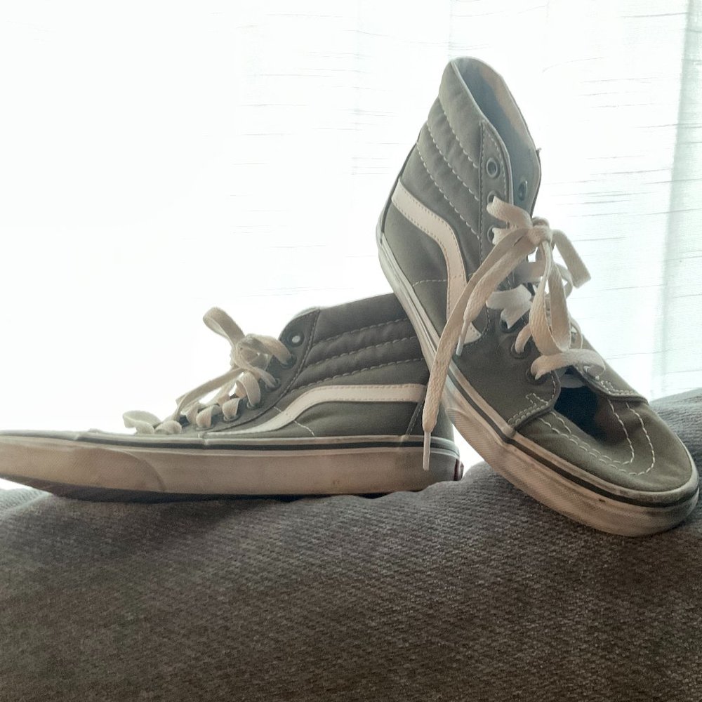 Vans Hi Top Sneakers Size 7